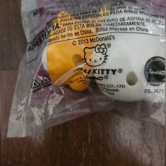 2/$20 Hello Kitty Loves Music 2013 Made for McDonald's Happy Meal Toy #6 - Picture 6 of 7
